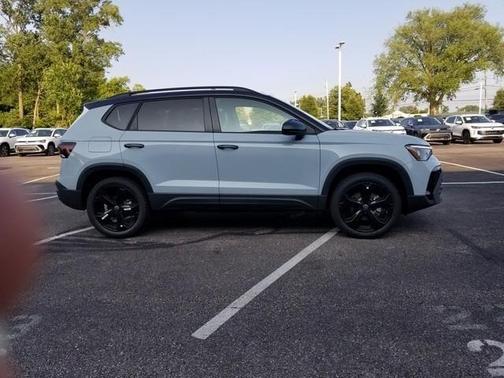 2025 Volkswagen Taos 1.5T SE Black