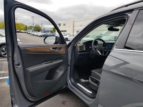 2025 Volkswagen Atlas 2.0T SE