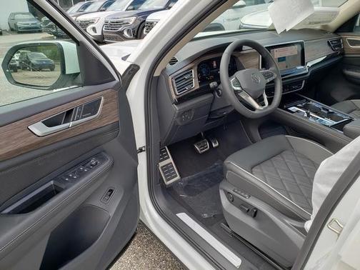 2025 Volkswagen Atlas 2.0T SEL Premium R-Line