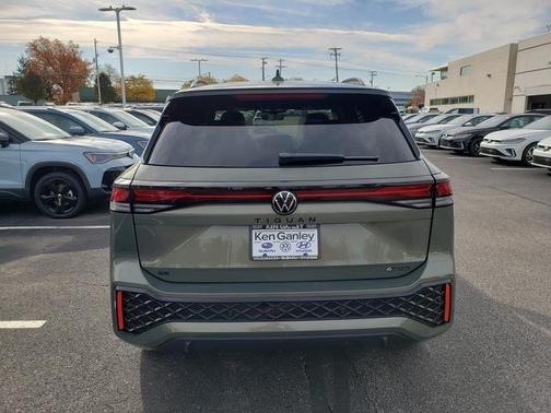 2026 Volkswagen Tiguan 2.0T SE R-Line Black