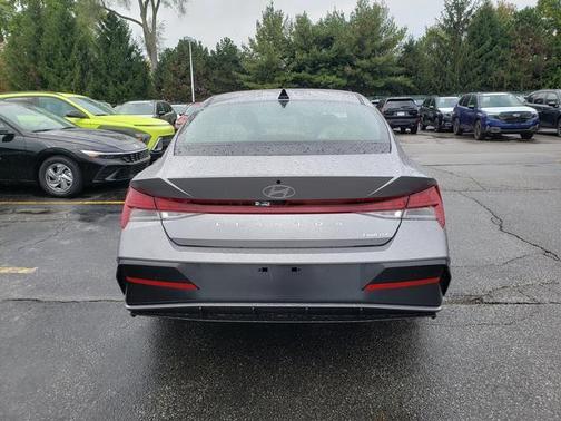 2025 Hyundai ELANTRA Limited