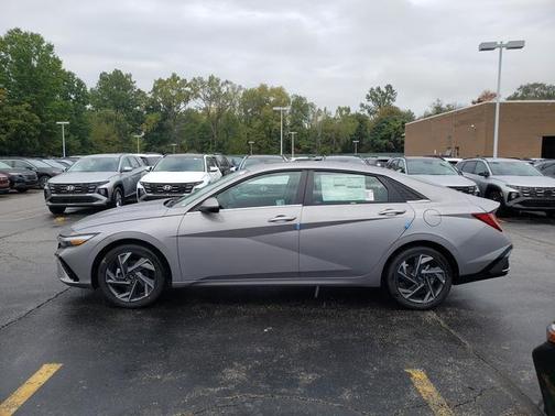 2025 Hyundai ELANTRA Limited