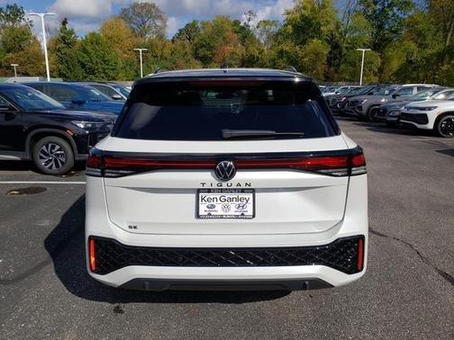 2025 Volkswagen Tiguan 2.0T SE R-Line Black