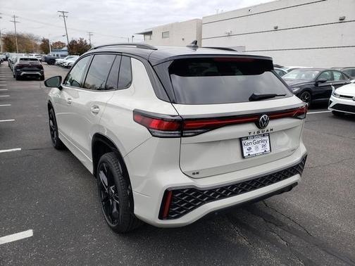 2026 Volkswagen Tiguan 2.0T SE R-Line Black