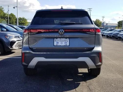 2025 Volkswagen Tiguan 2.0T SE