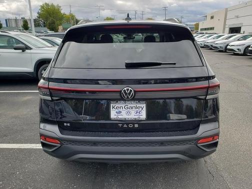 2025 Volkswagen Taos 1.5T SE Black