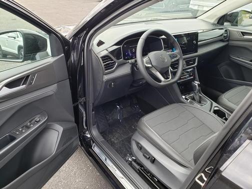 2025 Volkswagen Taos 1.5T SE Black
