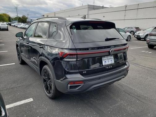 2025 Volkswagen Taos 1.5T SE Black