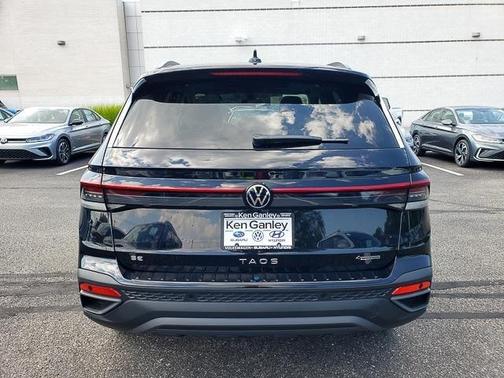 2025 Volkswagen Taos 1.5T SE Black