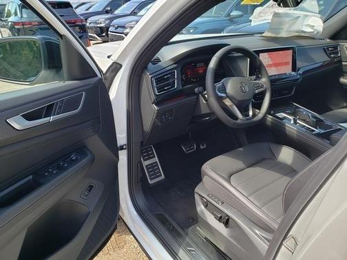 2025 Volkswagen Atlas Cross Sport 2.0T SEL R-Line Black