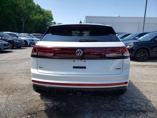 2025 Volkswagen Atlas Cross Sport 2.0T SEL R-Line Black