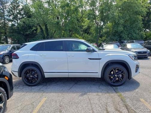 2025 Volkswagen Atlas Cross Sport 2.0T SEL R-Line Black
