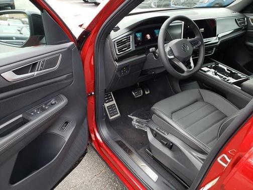 2025 Volkswagen Atlas Cross Sport 2.0T SEL R-Line Black