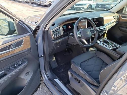 2025 Volkswagen Atlas 2.0T SE