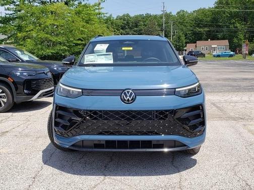2025 Volkswagen Tiguan 2.0T SE R-Line Black