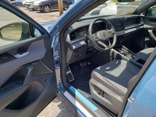 2025 Volkswagen Tiguan 2.0T SE R-Line Black