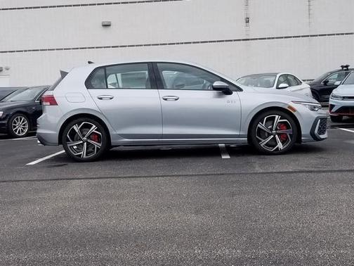 2025 Volkswagen Golf GTI 2.0T SE