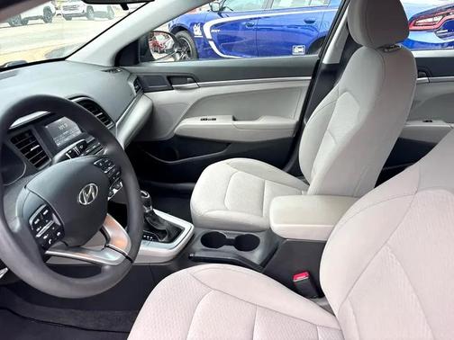2020 Hyundai ELANTRA SE
