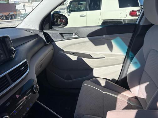 2020 Hyundai TUCSON SE