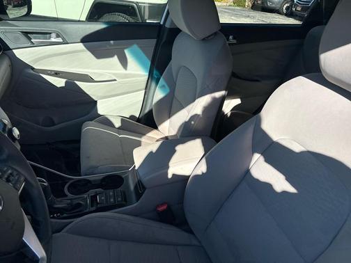 2020 Hyundai TUCSON SE