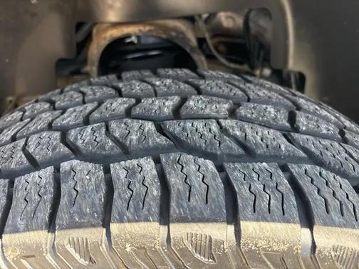 Silver 2011 GMC Yukon SLE