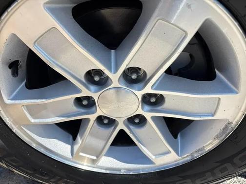 Silver 2011 GMC Yukon SLE