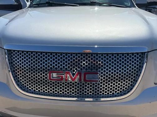 Silver 2011 GMC Yukon SLE