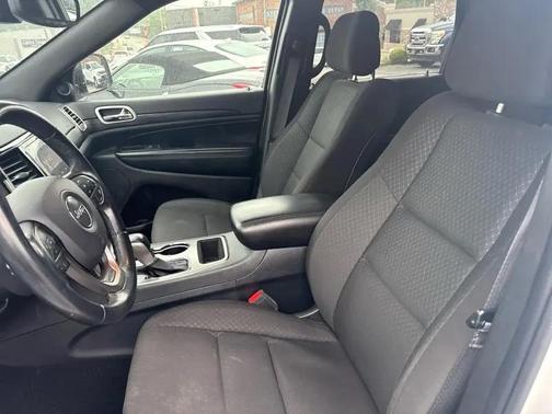 Bright White Clearcoat 2020 Jeep Grand Cherokee Laredo