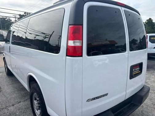 Summit White 2021 Chevrolet Express 2500 LT