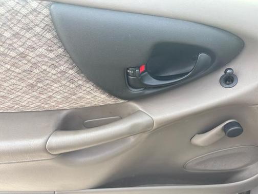 2000 Chevrolet Malibu Base