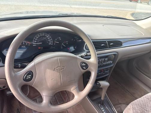 2000 Chevrolet Malibu Base