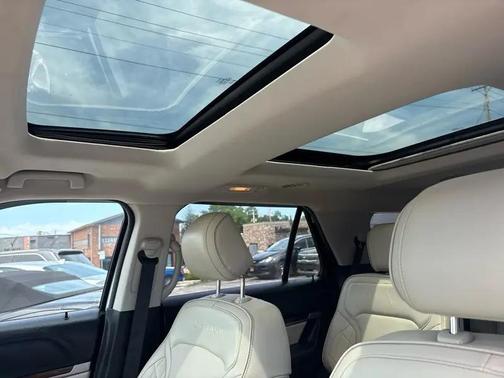 White Platinum Metallic Tri-Coat 2016 Ford Explorer Platinum