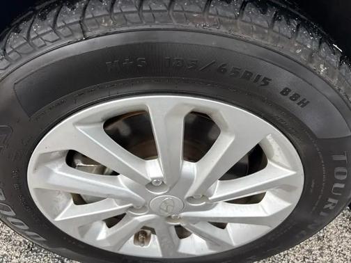 Absolute Black 2022 Hyundai Accent SEL