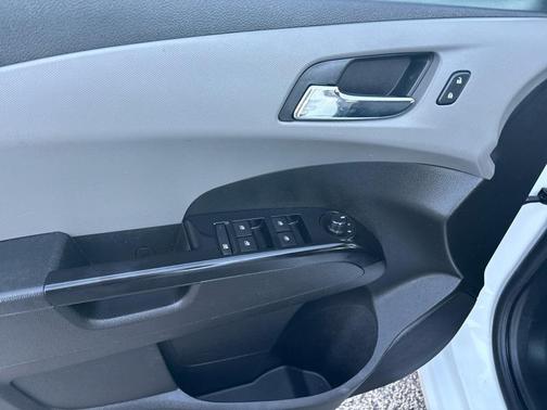 2020 Chevrolet Sonic FWD Sedan LT