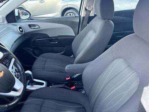 2020 Chevrolet Sonic FWD Sedan LT