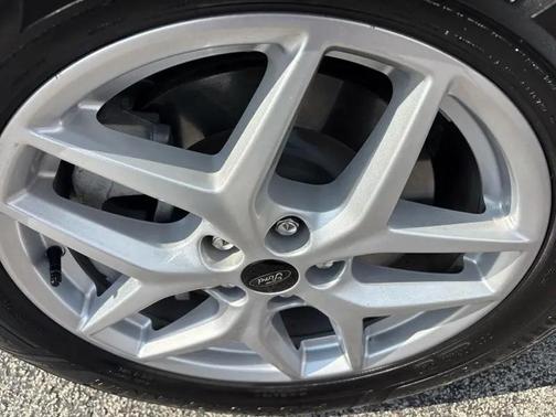 White 2024 Ford Edge SEL