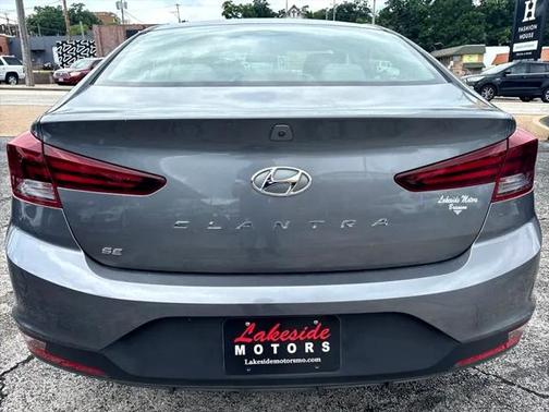 2019 Hyundai ELANTRA SE