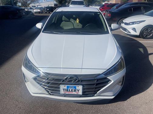 2019 Hyundai ELANTRA SE