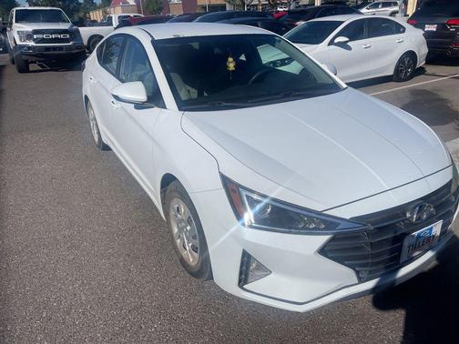 2019 Hyundai ELANTRA SE