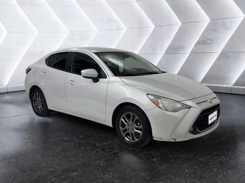 2020 Toyota Yaris Sedan LE
