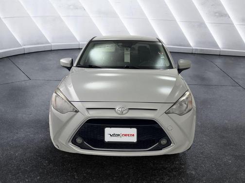 2020 Toyota Yaris Sedan LE