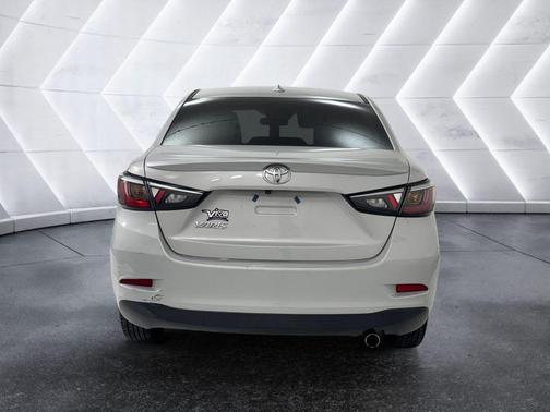 2020 Toyota Yaris Sedan LE