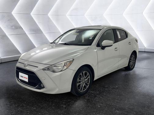 2020 Toyota Yaris Sedan LE