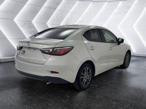 2020 Toyota Yaris Sedan LE