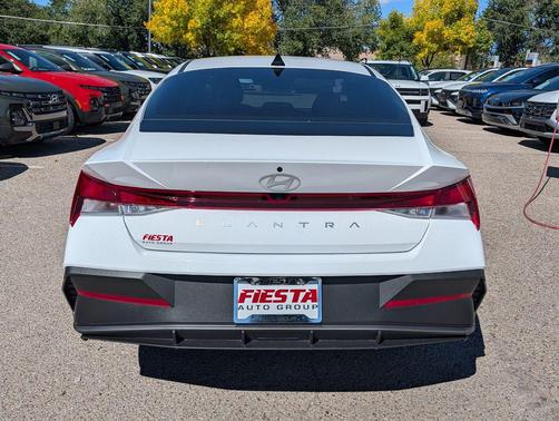 2025 Hyundai ELANTRA SE