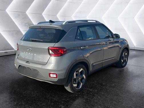 2022 Hyundai VENUE SEL