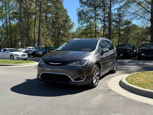 Granite Crystal Metallic Clearcoat 2017 Chrysler Pacifica Limited