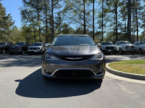 Granite Crystal Metallic Clearcoat 2017 Chrysler Pacifica Limited