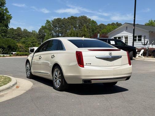 White Diamond Clearcoat 2013 Cadillac XTS Premium