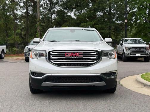 White Frost Tricoat 2018 GMC Acadia SLT-2